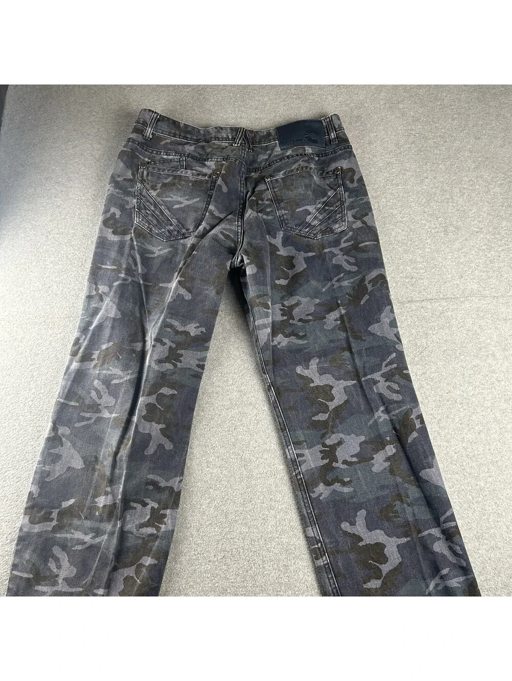 Akademiks product pair
